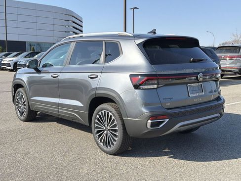 New 2026 Volkswagen Taos SE FWD image 3