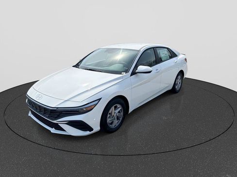 New 2026 Hyundai Elantra SE FWD image 4