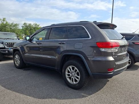 Used 2018 Jeep Grand Cherokee Laredo AWD/4WD image 2