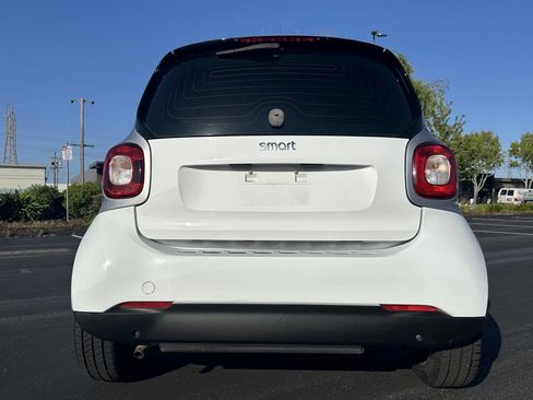 Used 2017 smart fortwo pure RWD image 7