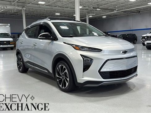 Used 2023 Chevrolet Bolt EUV Premier image 1