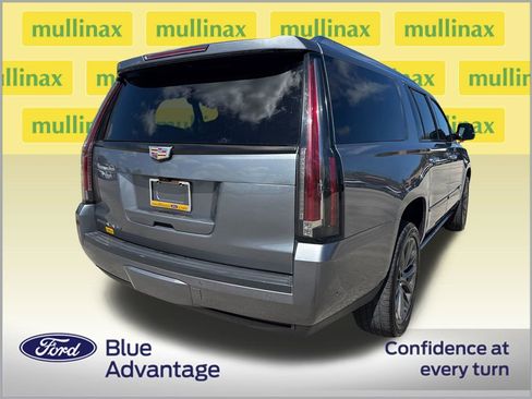 Used 2020 Cadillac Escalade ESV Platinum w/ Escalade Sport Edition image 4