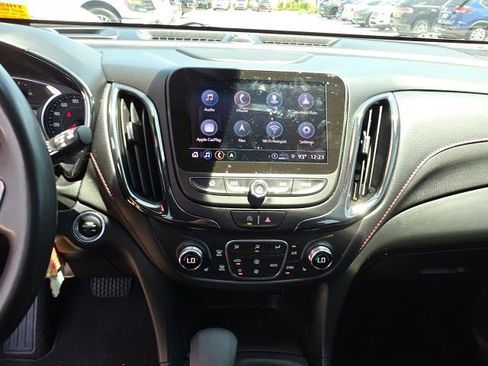 Used 2022 Chevrolet Equinox RS w/ RS Leather Package FWD image 18
