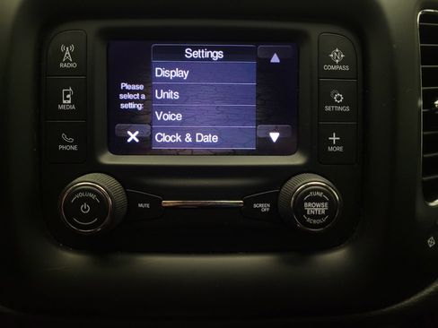 Used 2018 Jeep Compass Latitude FWD image 25