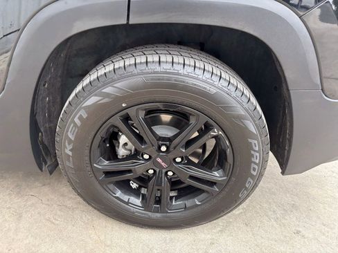 Used 2024 GMC Terrain AT4 w/ Infotainment Package II image 9