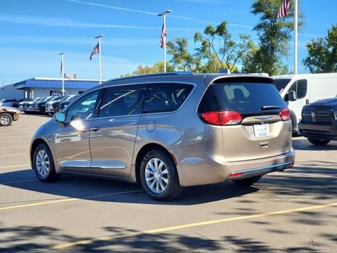 Certified 2018 Chrysler Pacifica Touring-L Plus image 3