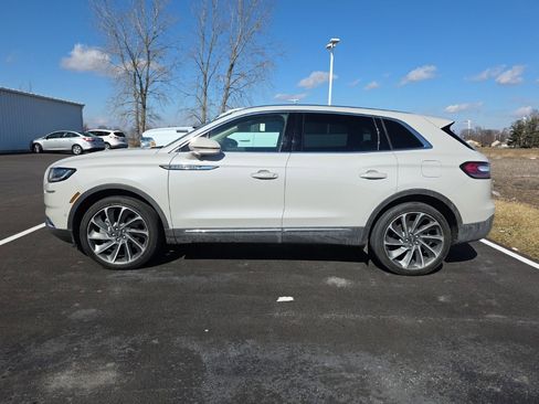 Used 2022 Lincoln Nautilus Reserve w/ Equipment Group 202A image 6