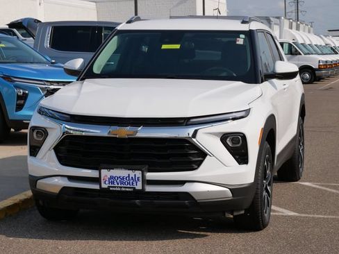 Used 2025 Chevrolet TrailBlazer LT AWD/4WD image 3