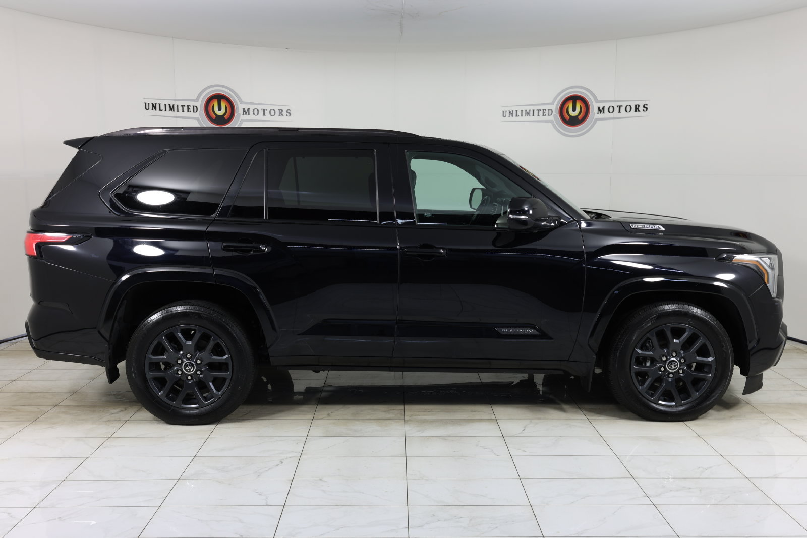 Used 2023 Toyota Sequoia Platinum AWD/4WD image 2