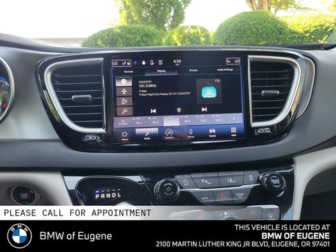 Used 2023 Chrysler Pacifica Touring-L FWD image 30