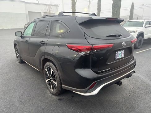 Used 2021 Toyota Highlander XSE image 3