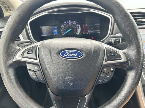 Used 2020 Ford Fusion SE FWD image 26