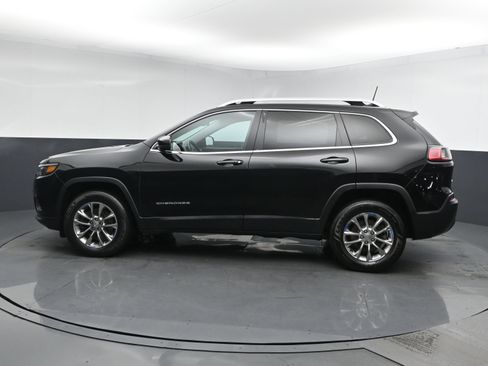 Used 2019 Jeep Cherokee Latitude Plus w/ Cold Weather Group AWD/4WD image 4