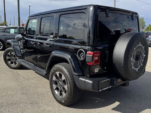 Used 2018 Jeep Wrangler Unlimited Sahara AWD/4WD image 6