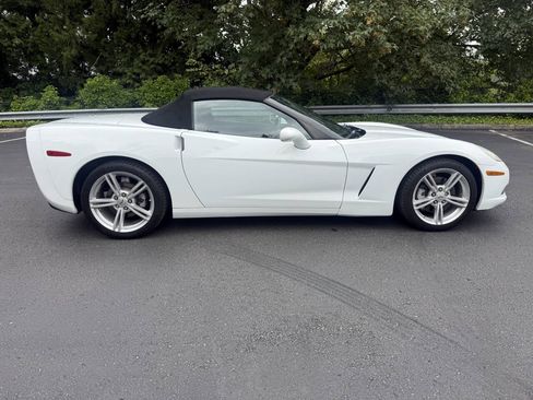 Used 2010 Chevrolet Corvette Convertible w/ 1LT RWD image 7