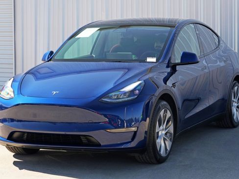 Used 2022 Tesla Model Y Long Range image 47