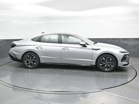 Used 2025 Hyundai Sonata SEL FWD image 3