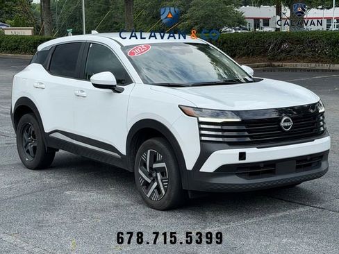 Used 2025 Nissan Kicks SV FWD image 1