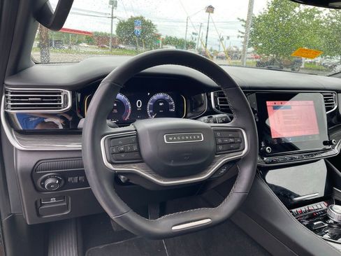 Used 2022 Jeep Wagoneer Series II w/ Convenience Group I AWD/4WD image 10
