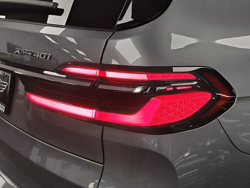 Used 2023 BMW X7 xDrive40i w/ Premium Package image 7