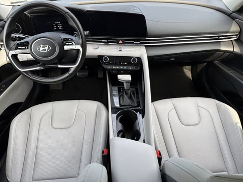Used 2025 Hyundai Elantra Limited FWD image 2
