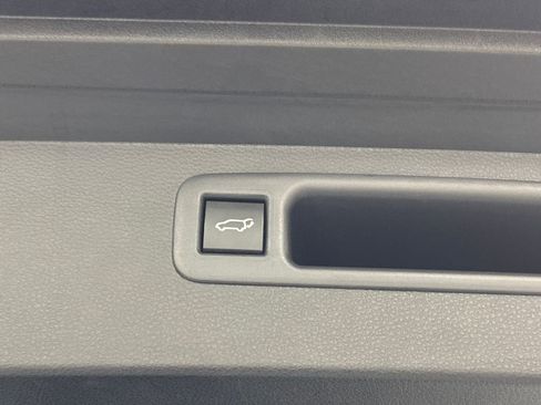 Used 2023 Toyota Highlander XLE image 34