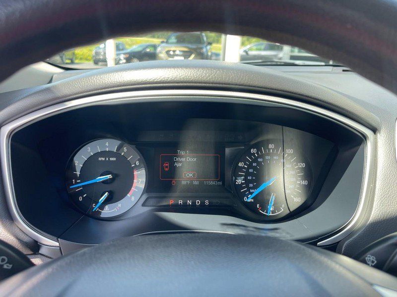 Used 2015 Ford Fusion SE FWD image 22