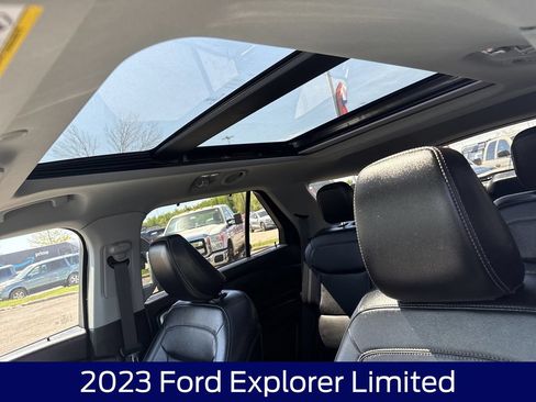 Used 2023 Ford Explorer Limited w/ Equipment Group 301A AWD/4WD image 18