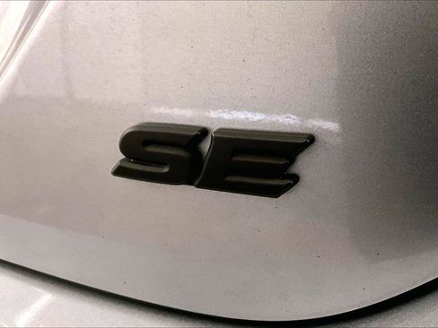 Used 2020 Toyota Camry SE w/ Convenience Package image 13