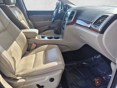Used 2013 Jeep Grand Cherokee Limited w/ Luxury Group II AWD/4WD image 30