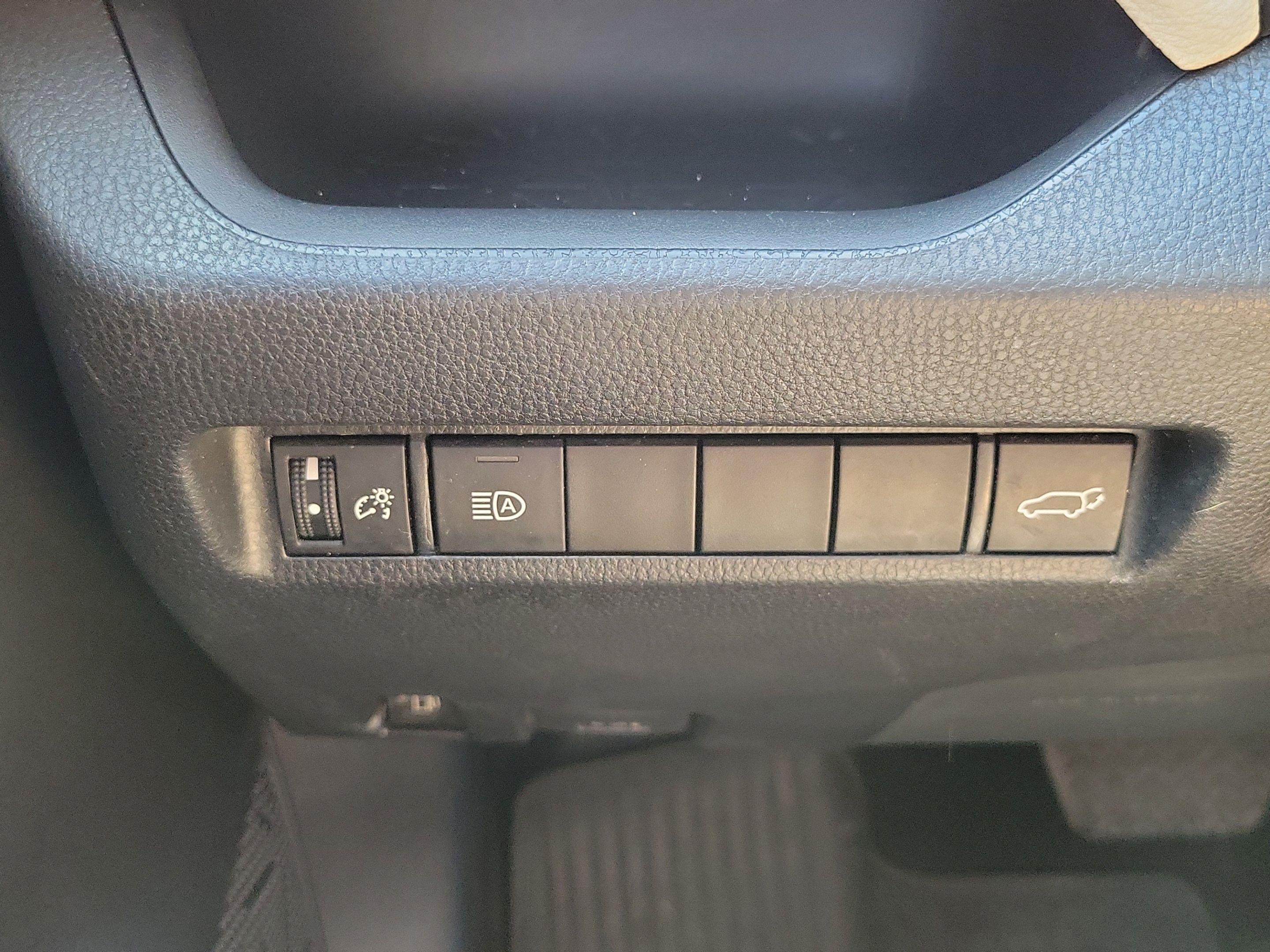 Used 2022 Toyota RAV4 XLE w/ Convenience Package AWD/4WD image 27