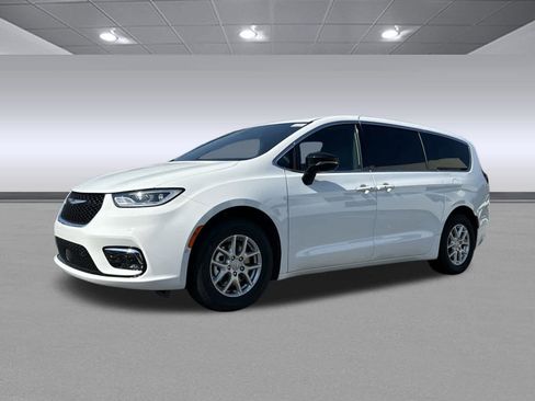 New 2026 Chrysler Pacifica Select image 3