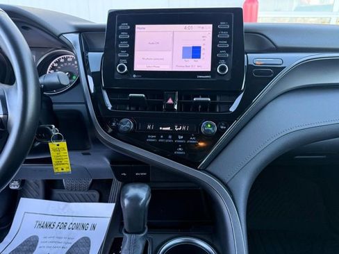 Used 2024 Toyota Camry SE image 21