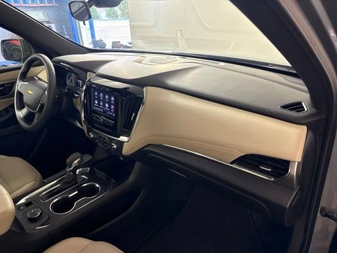 Used 2023 Chevrolet Traverse LS AWD/4WD image 32