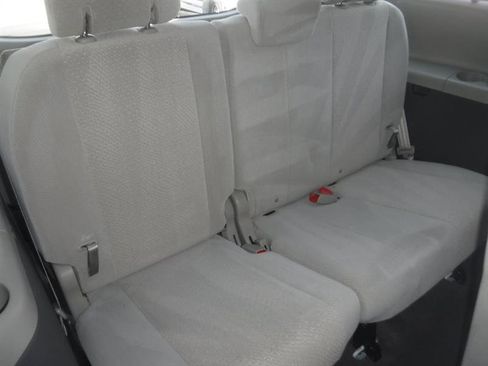 Used 2012 Toyota Sienna LE image 29