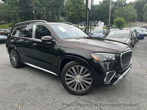 Used 2024 Mercedes-Benz Maybach GLS 600 4MATIC image 4