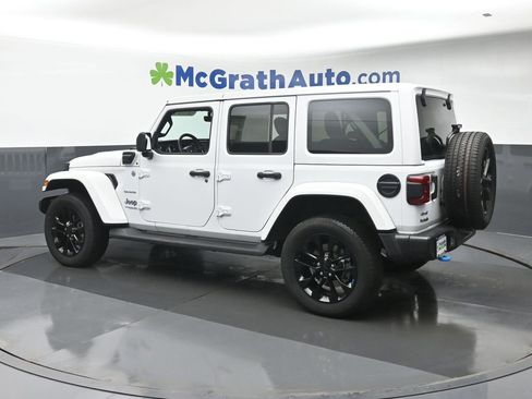 Used 2022 Jeep Wrangler Unlimited Sahara w/ Cold Weather Group image 22