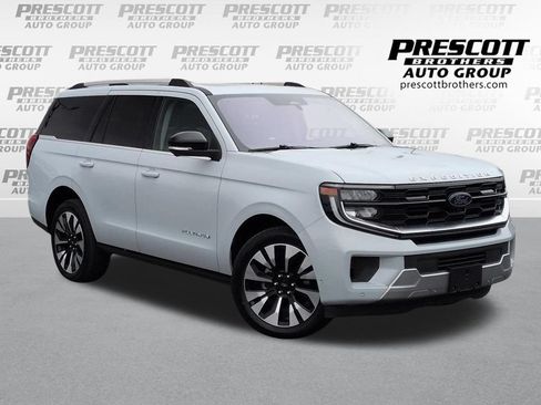 Used 2025 Ford Expedition Platinum w/ Driver's Package AWD/4WD image 1