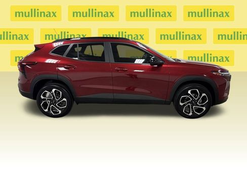 Used 2025 Chevrolet Trax RS w/ Driver Confidence Package image 32