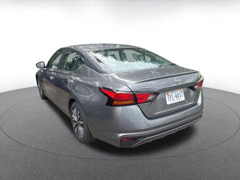 Used 2025 Nissan Altima 2.5 SV image 4