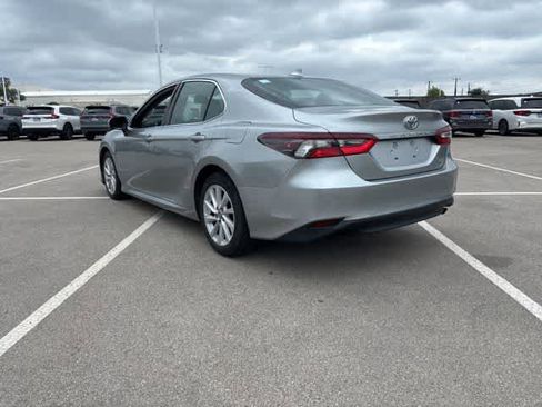 Used 2022 Toyota Camry LE image 3