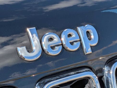 Used 2020 Jeep Grand Cherokee Limited AWD/4WD image 12