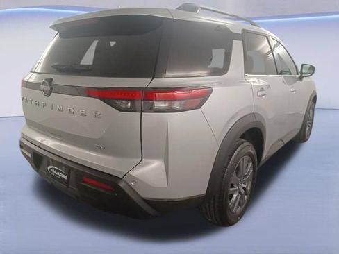 Used 2024 Nissan Pathfinder SV FWD image 8