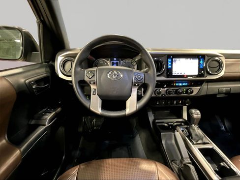 Used 2017 Toyota Tacoma Limited w/ Tow Package AWD/4WD image 9