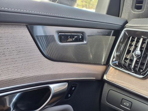 New 2026 Volvo XC90 B5 Plus w/ Protection Package Premier image 19