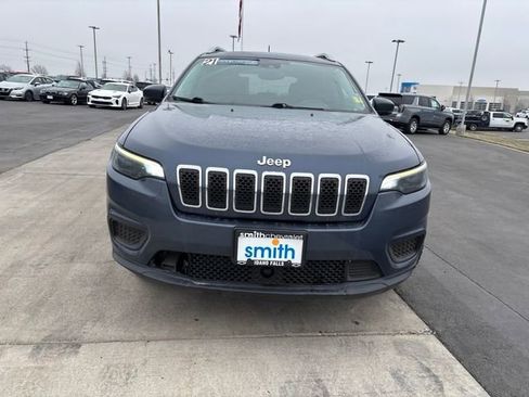 Used 2021 Jeep Cherokee Latitude w/ Mopar Interior Package AWD/4WD image 8