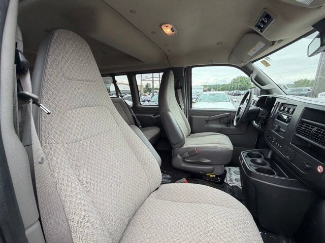 Used 2025 Chevrolet Express 3500 LT w/ LT Preferred Equipment Group RWD image 13
