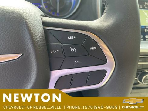 Used 2023 Chrysler 300 Touring L w/ Popular Equipment Group RWD image 14