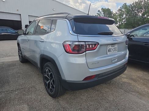 Used 2025 Jeep Compass Limited AWD/4WD image 8