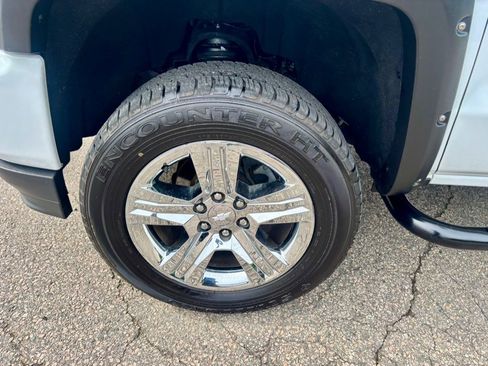 Used 2019 Chevrolet Silverado 1500 Custom w/ Custom Convenience Package AWD/4WD image 38